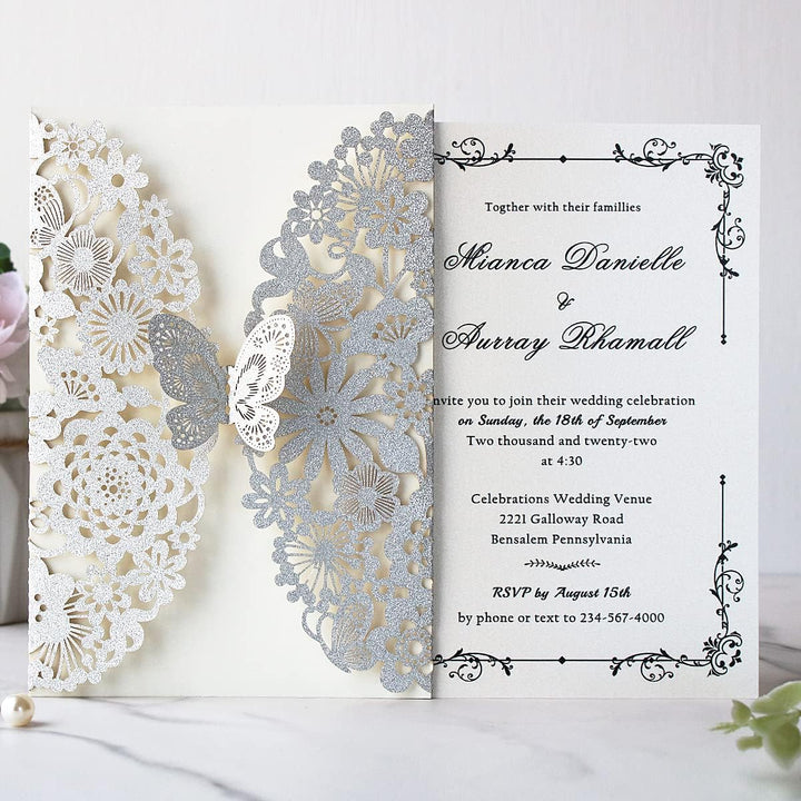 Hosmsua 20x Silber Glitzer Laserschnitt Spitze Flora Hochzeit Einladungskarten mit Schmetterling und