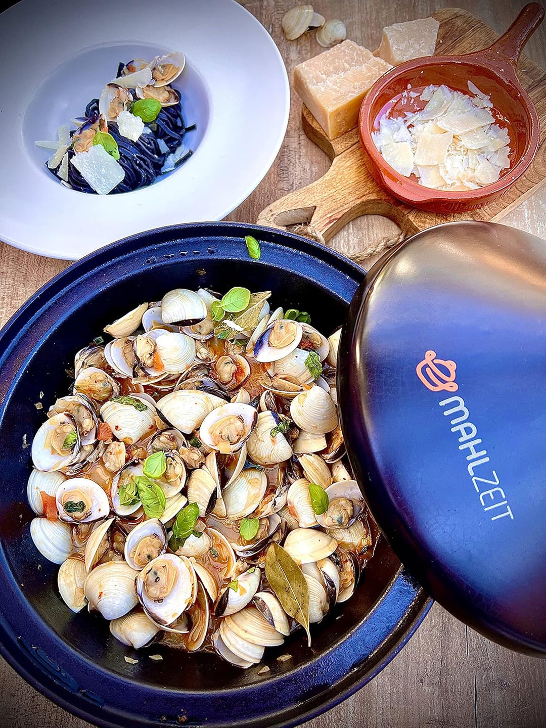 Mahlzeit gusseiserne Tagine | Ø 25 cm | emailliert | Tajine-Topf mit Deckel aus glasierter Keramik f