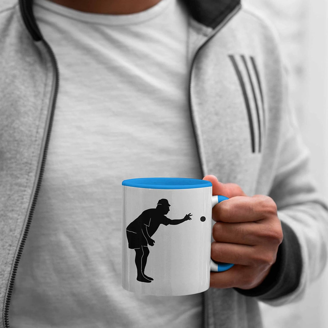 Trendation - Boule Tasse Geschenk Boule-Spieler Geschenkidee Spruch Grafik Werfender Boule Spieler (