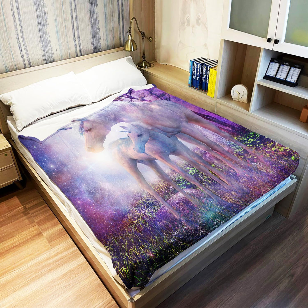 YISUMEI Decke 125x150 cm Kuscheldecken Sanft Flanell Weich Fleecedecke Fantasy Forest Einhorn Lila C