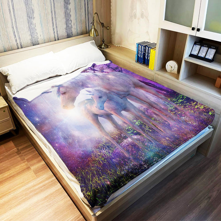 YISUMEI Decke 125x150 cm Kuscheldecken Sanft Flanell Weich Fleecedecke Fantasy Forest Einhorn Lila C