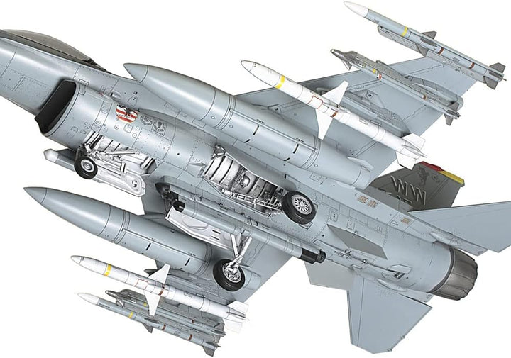Tamiya 300061098 - 1:48 Lockheed Martin F-16CJ Fighting Falcon