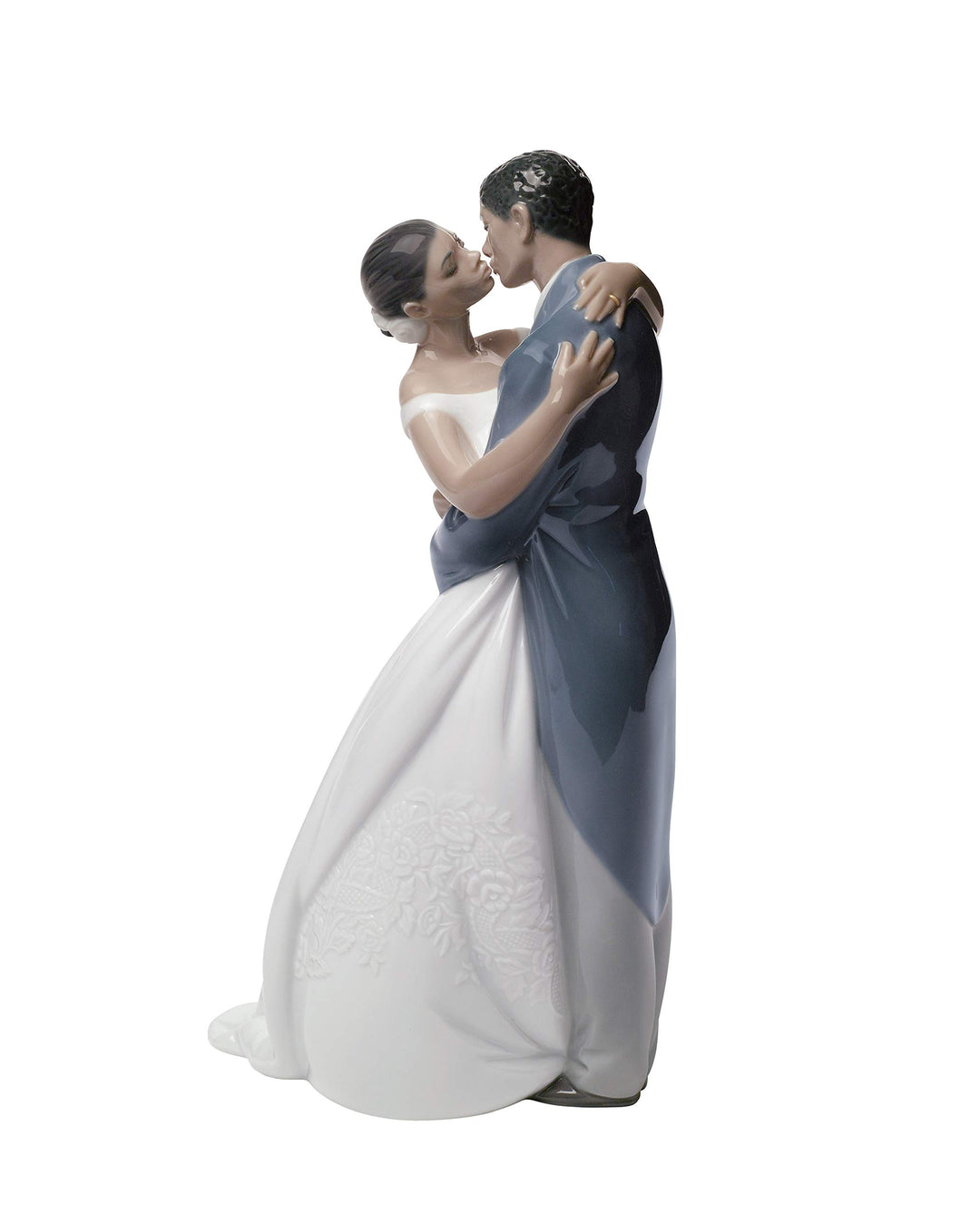 NAO Porcelain by Lladro A KISS Forever (TM) (Bride & Groom, Marriage, Wedding, Collection) 2001632