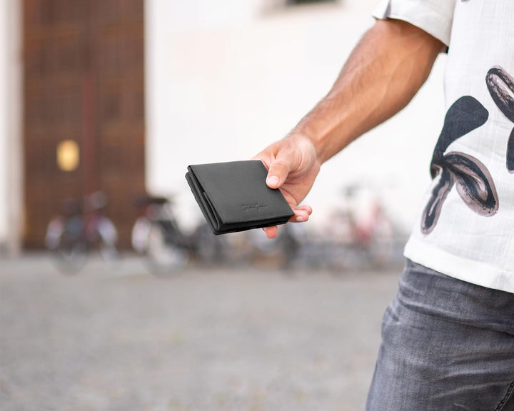 Jaimie Jacobs Flap Boy mit Gravur - Das Original - Magischer Geldbeutel mit Münzfach RFID-Schutz Ges