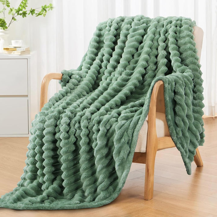 RUIKASI Kuscheldecke Flauschig Decke Grün - 130x150cm Fleecedecke Sofadecke Couchdecke für Wohnzimme