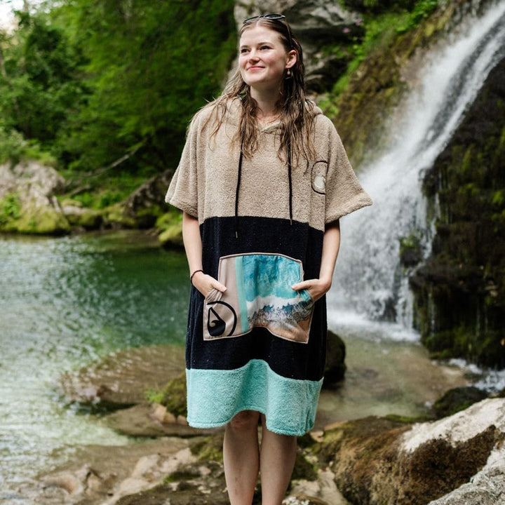 WAVE HAWAII Poncho Ericeira Badeponcho 95% Baumwolle 5% recyceltes Polyester für Körpergrössen von 1