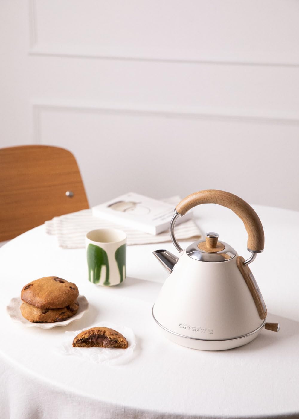 CREATE/KETTLE RETRO M/Elektrischer Wasserkocher Cremeweiss/Schnelles Aufkochen, Fassungsvermögen 1L,