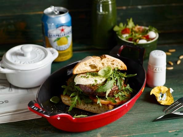 Staub 1302306 stapelbare Auflaufform, oval 24 cm, 1,0 L mit mattschwarzer Emaillierung im Inneren de