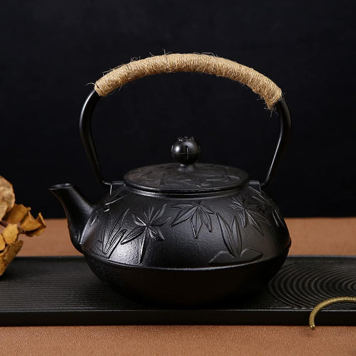 Webao Teekanne Gusseisen, 800ml Asiatische Teekanne Teekessel mit Edelstahl Sieb, Schwarz Ahornblätt