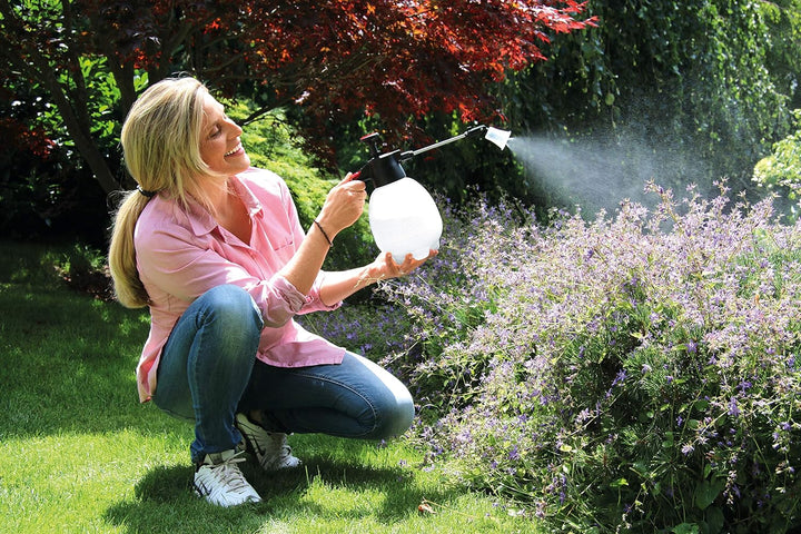 SOLO 402 Drucksprüher 2 Liter mit schwenkbarer Düse mit robusten FKM Dichtungen - Sprühgerät für Gar