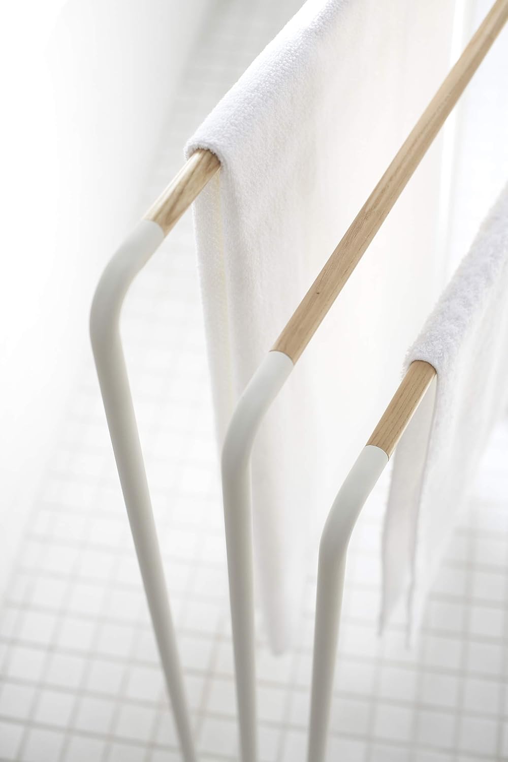 Yamazaki 7467 PLAIN Bath Towel Hanger, white, Steel / Wood, 70 x 19 x 83 cm Weiss, Weiss