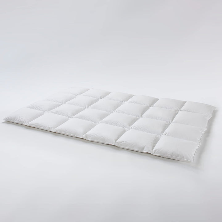 Daunenfee – Winter Cassettendecke 155x220cm –Daunen & Federn – 4x6 Karos, 2cm Stege – Handarbeit Mad