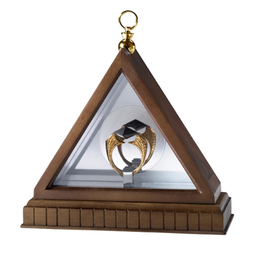 The Noble Collection  Das Horcrux Ring Display