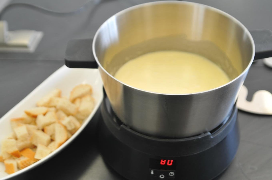 Caso 2282 Induktions FonDue für 8 Personen 60 bis 240 Grad celsius Temperatureinstellung, gleichmäss