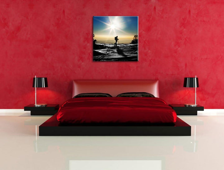 Pixxprint Ski Langläufer auf Berg schwarz/weiss, Format: 70x70 auf Leinwand, 70x70