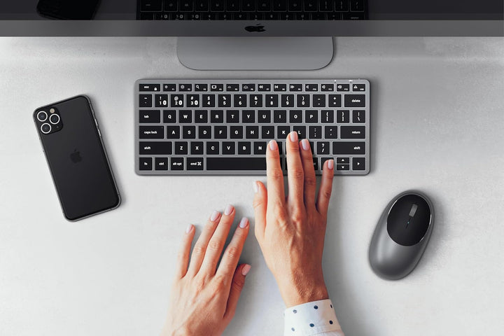 SATECHI Slim X1 Bluetooth Tastatur, 𝗤𝗪𝗘𝗥𝗧𝗬-𝗟𝗮𝘆𝗼𝘂𝘁, Hintergrundbeleuchtung, kompatibel mit vielen Ger