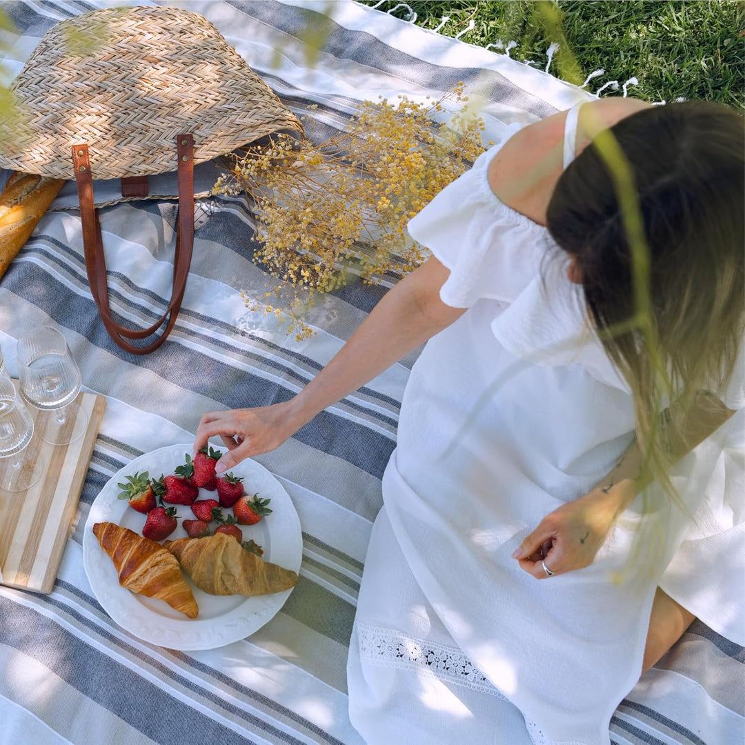 MOMOMUS Picknickdecke XXL für den Strand - Faltbar, Gross und Kompakt - Stranddecke, Sandfreie Stran