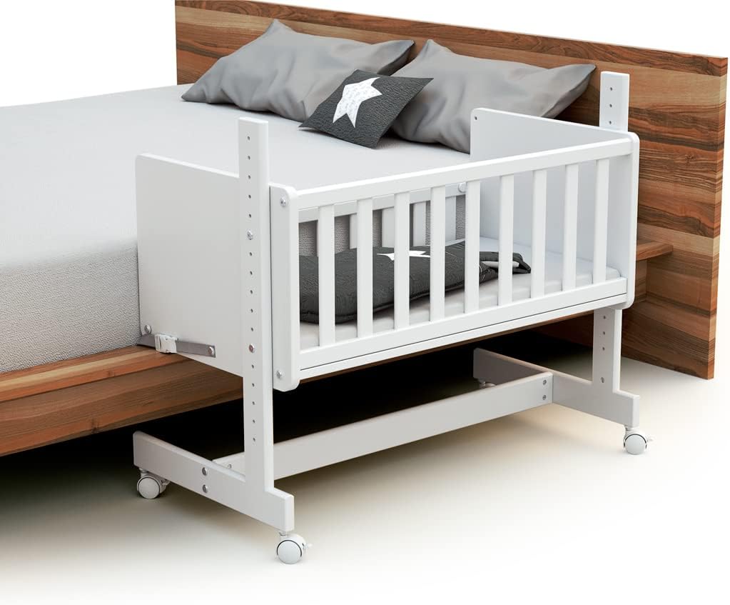 AT4 – Weige Babybett Beistellbett Holz mit Matratze und rollen CONFORT Weiss 40 x 80 cm| 86 x 58,5 x