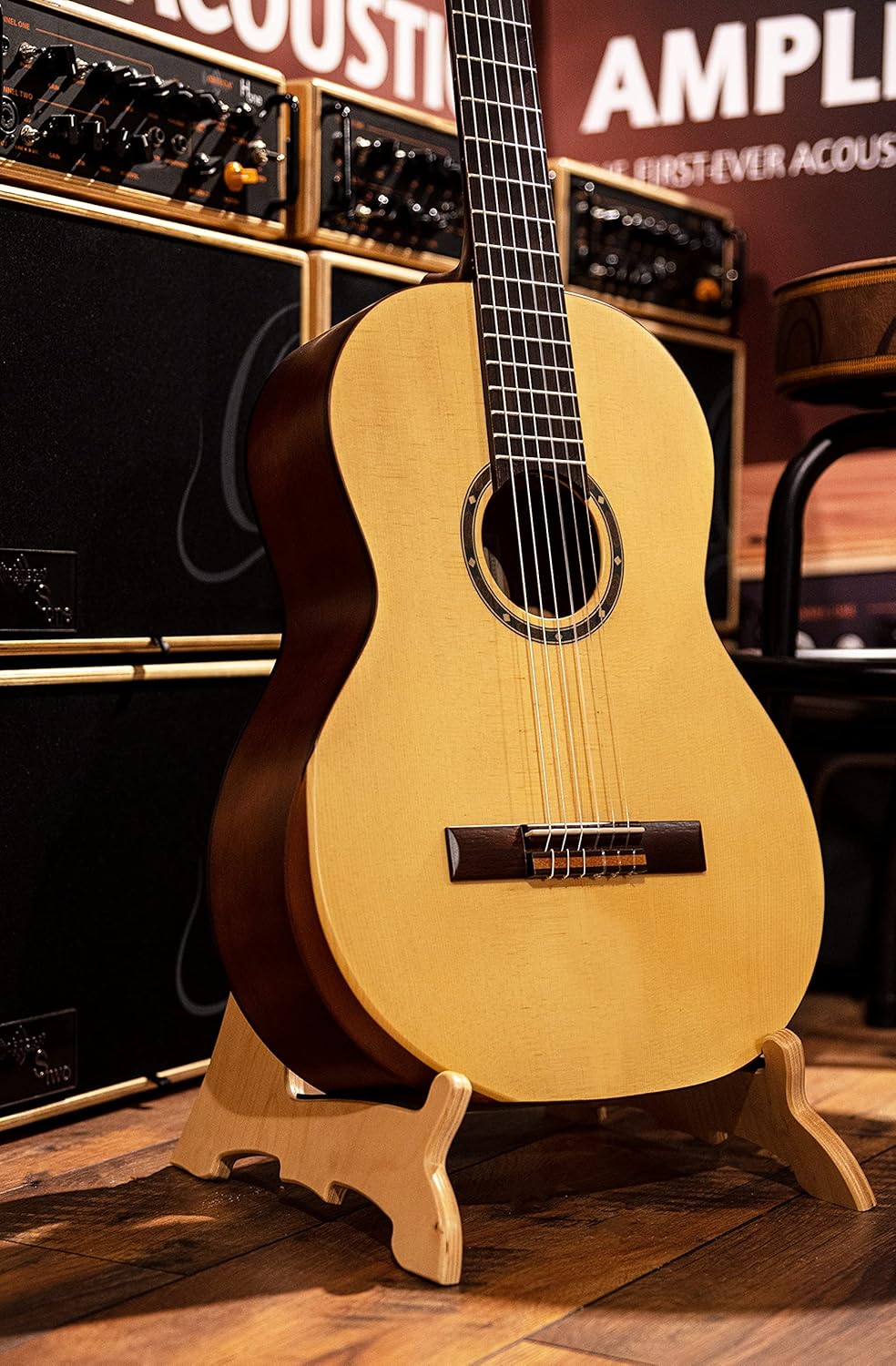 Ortega Guitars OWGS-2 Birkenschichtholz Gitarreständer, natur lackiert