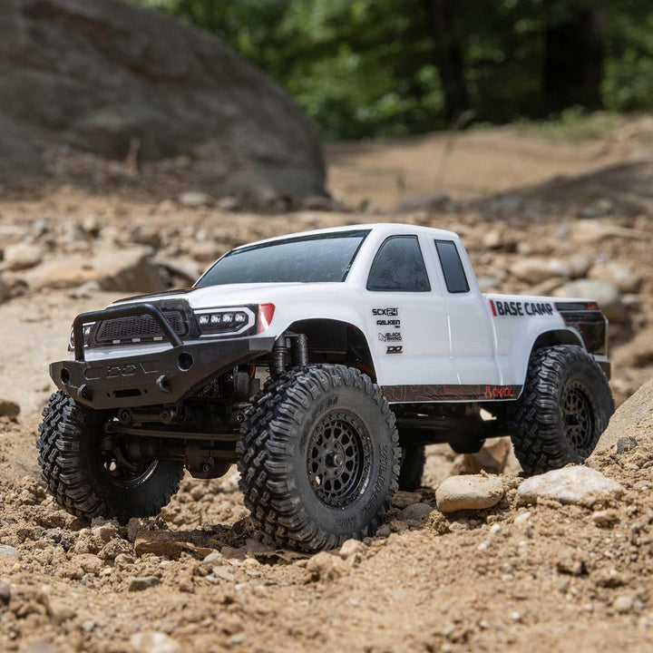 Axial 1/24 SCX24 Base Camp 4X4 RTR Brushed Rock Crawler (Battery & Charger Included), White Mehrfarb