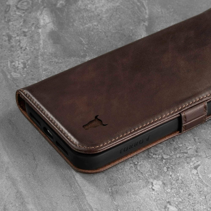 TORRO Hülle kompatibel mit iPhone 13 Mini - Echte Lederhülle mit Kartenfächern und horizontaler Stan