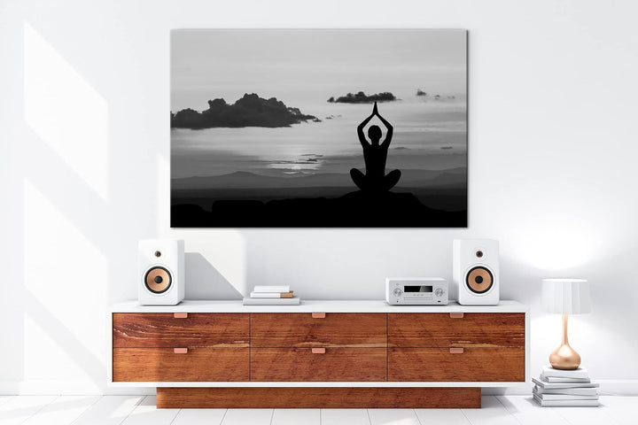 deyoli Yoga Meditation am Meer Format: 80x60 Effekt: Schwarz&amp;Weiss als Leinwandbild, Motiv fertig ge