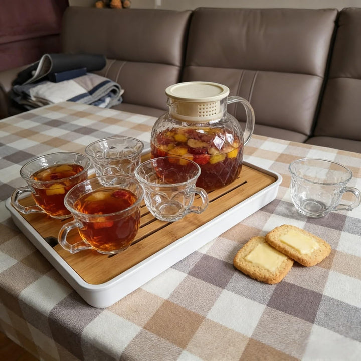 Tee Kannen Set 6-teilig – Besser im Glas Teekanne mit Filter & 4 Tassen auf Bambusbrett – Teeset mit