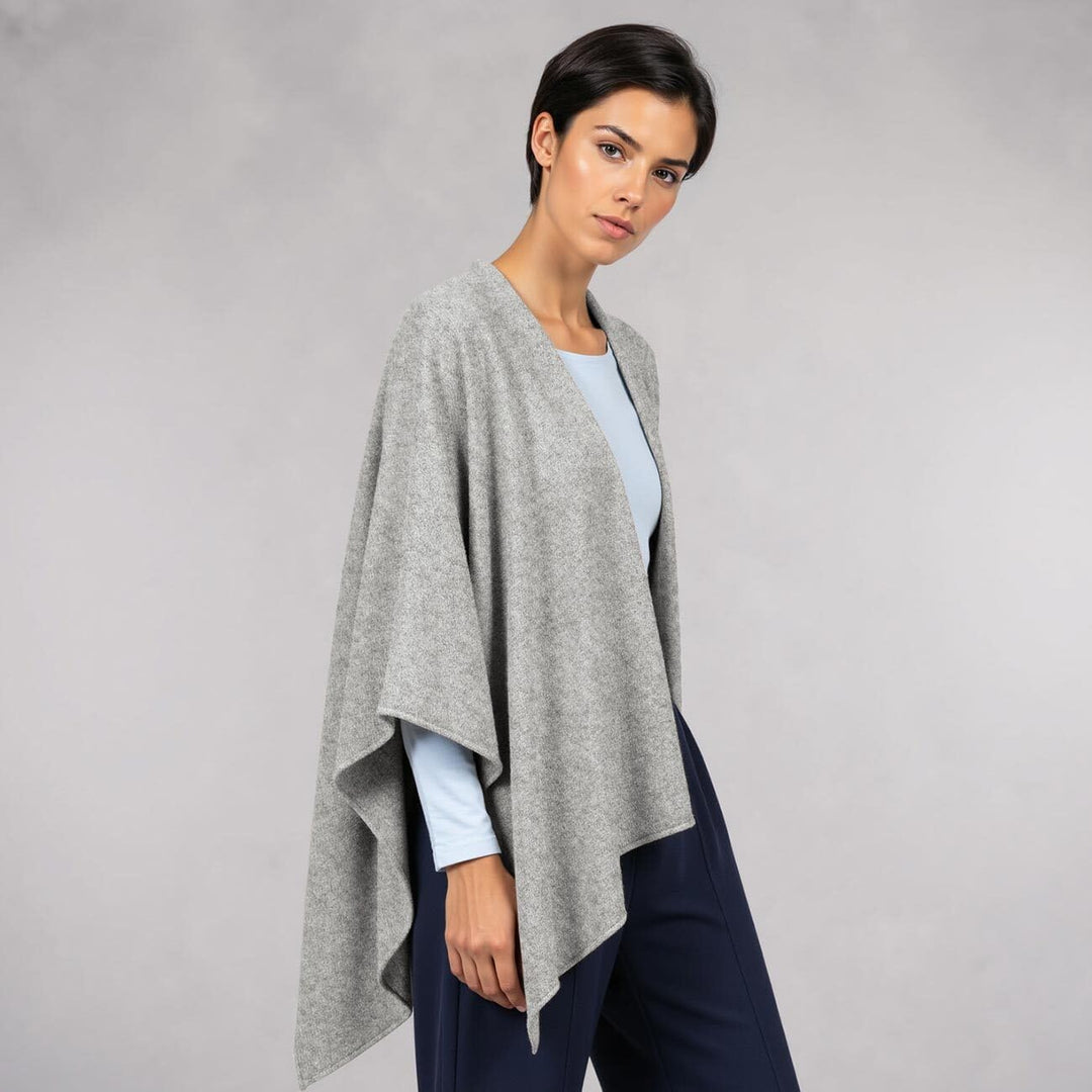 GIESSWEIN Merino Lambswool Cape - Eleganter Feinstrick Überwurf aus Lammwolle, Merinowolle Cape für