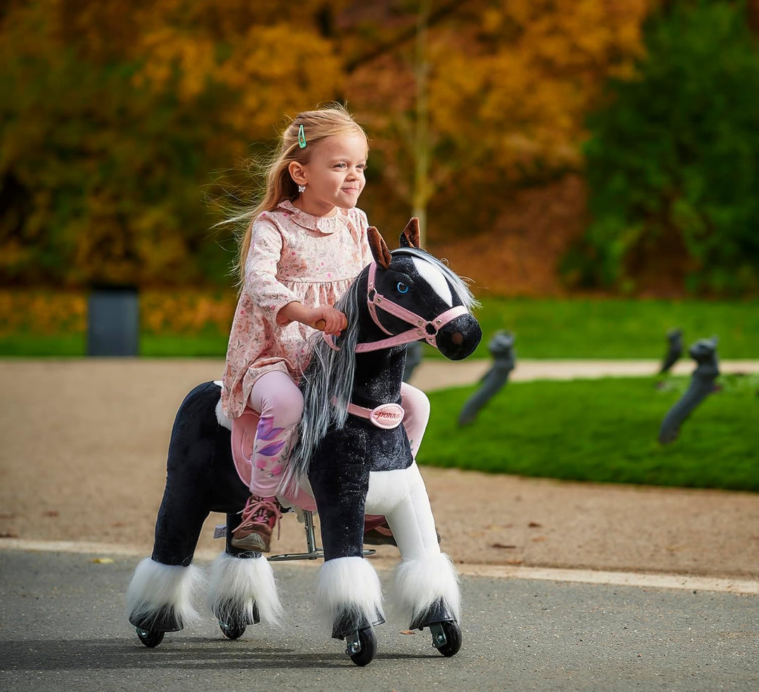 PONNIE Reitpferd mit Rollen Domino S (3-6 Jahre), Spielpferd zum Reiten mit Abnehmbarer Rosa Sattel