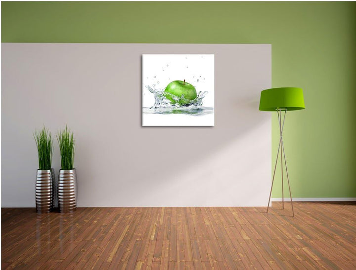 Pixxprint Grüner Apfel fällt in Wasser, Format: 70x70 auf Leinwand, 70x70