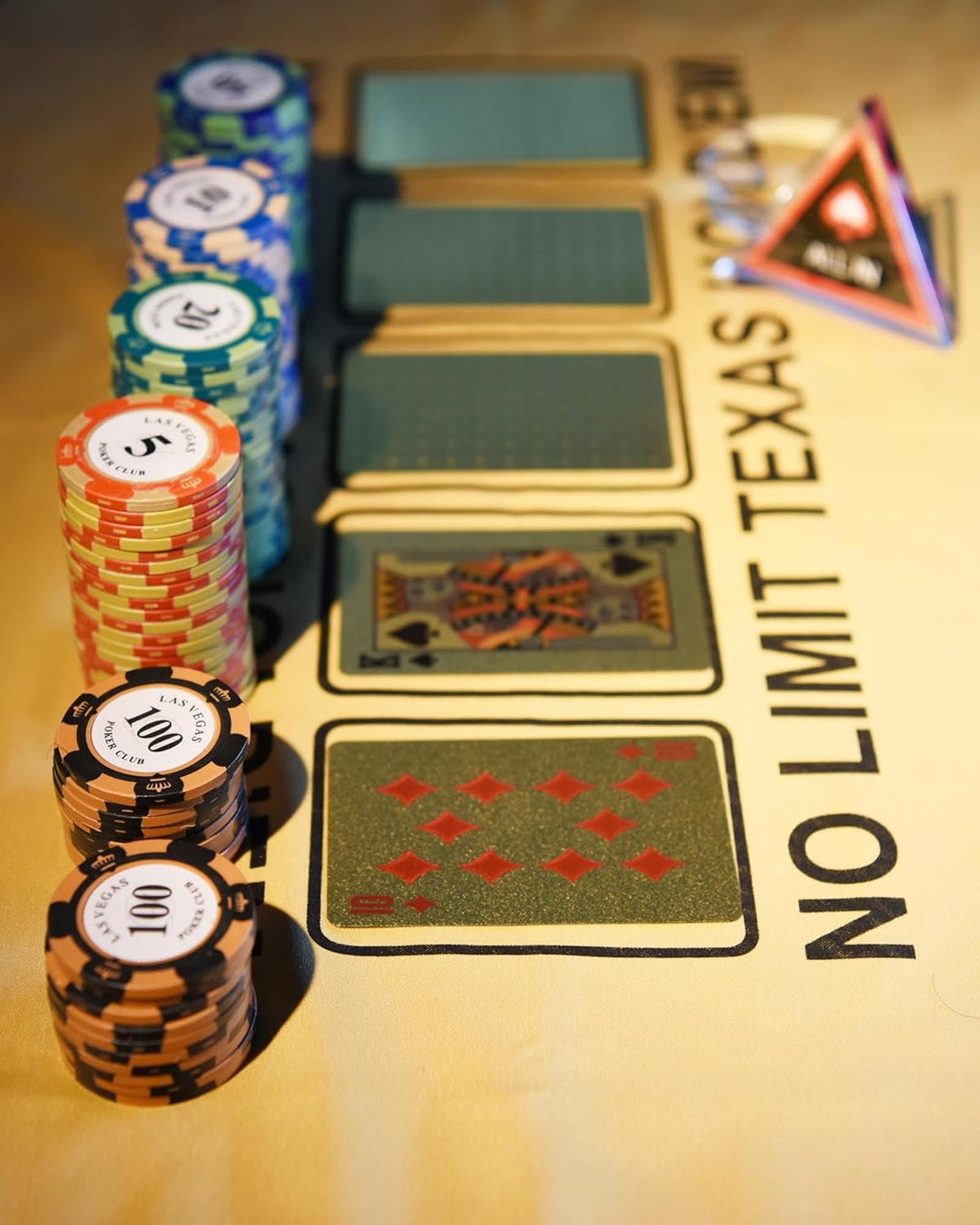 Pokerchip-Set mit 100 Tonchips mit Nennwert, geeignet für Blackjack und Casinospiele, 20 Chips pro N