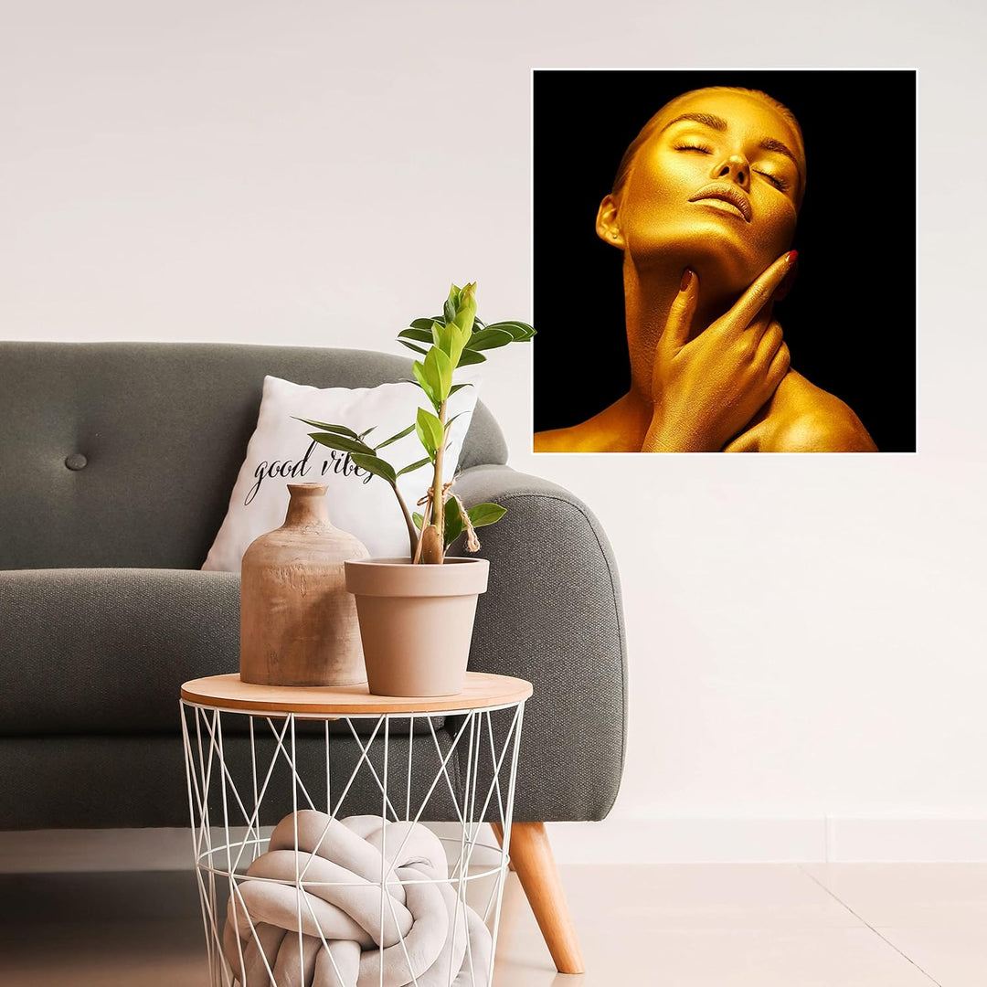 wandmotiv24 Poster als Wanddeko, Grösse 50x50cm, Gold Collection, Frau in Gold, rote Nägel, Edel, Gl