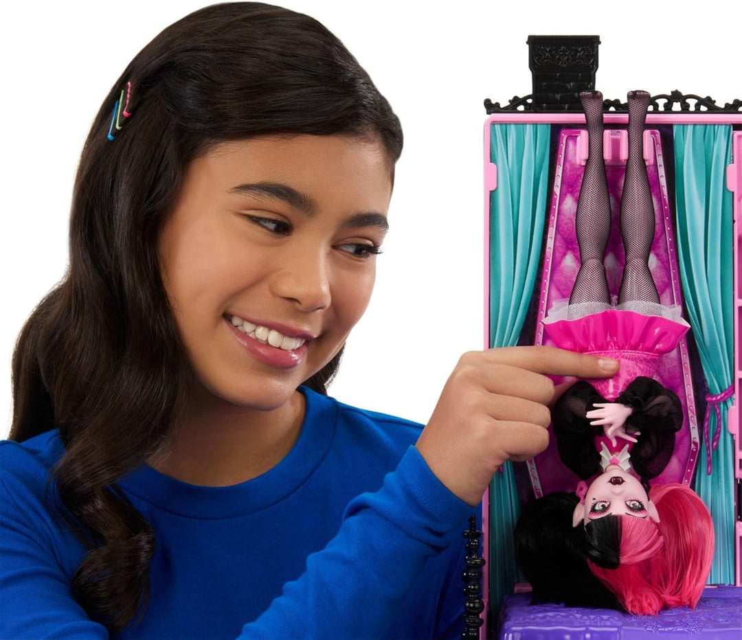 Monster High Buh-tique Hotel Puppenhaus, zusammenklappbares Spielset mit unheimlichen Überraschungen