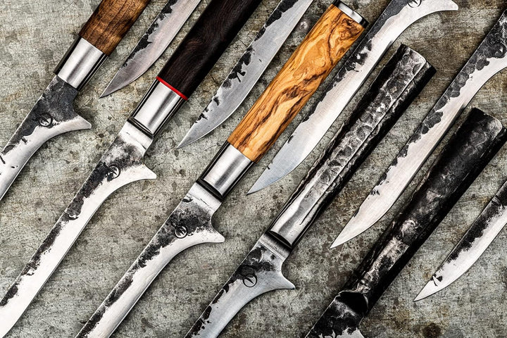 Forged Intense Ausbeinmesser, 15cm, handgefertigt, in Holzkiste