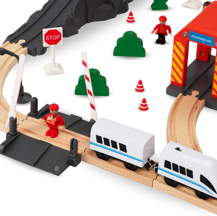 Mamabrum Holzeisenbahn Brücke Zug Feuerwehr, Eisenbahn Set für Kinder 3+, 19 Elemente, Lokomotive, B