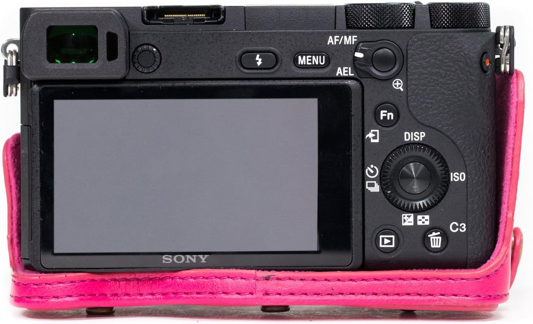 MegaGear Sony Alpha A6500 (up to 16-70mm Objektiv) Ever Ready Leder Kamera-Case mit Trageriemen und