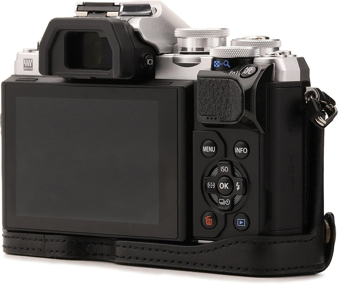 MegaGear Ever Ready Leder Kamera Halbtasche mit Trageriemen kompatibel mit Olympus OM-D E-M10 Mark I