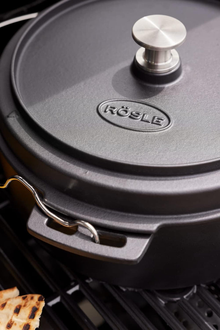 RÖSLE VARIO Dutch Oven, Hochwertiger Dutch Oven aus emailliertem Gusseisen, Deckel als Pfanne einset