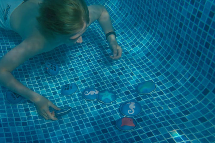 BS Toys Spielzeug See - Kinder Tauchspielzeug für Geschicklichkeitsspiel - ab 6 Jahren - Fühlmemory