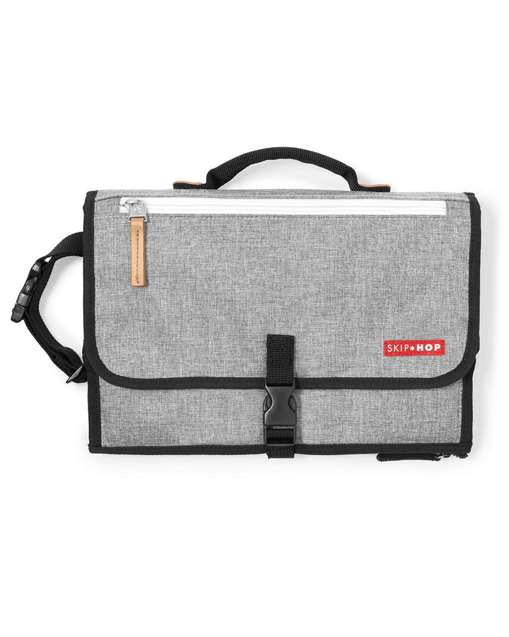 Skip Hop Pronto Mini Wickeltasche, Wickelstation für unterwegs, grey melange grau Einfarbige, grau E
