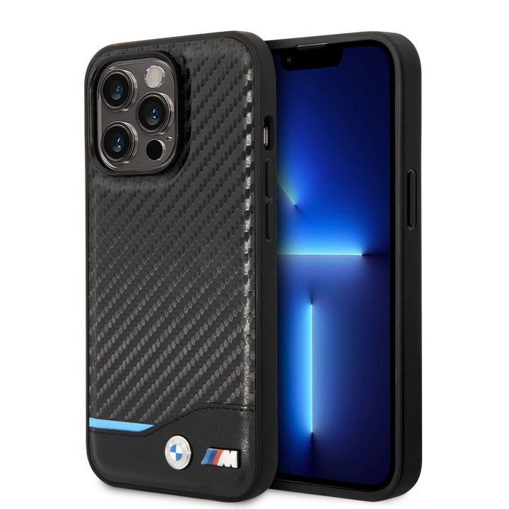 CG MOBILE BMW Handyhülle für iPhone 14 Pro Max in Schwarz mit horizontaler blauer Linie, PU-Kohlefas