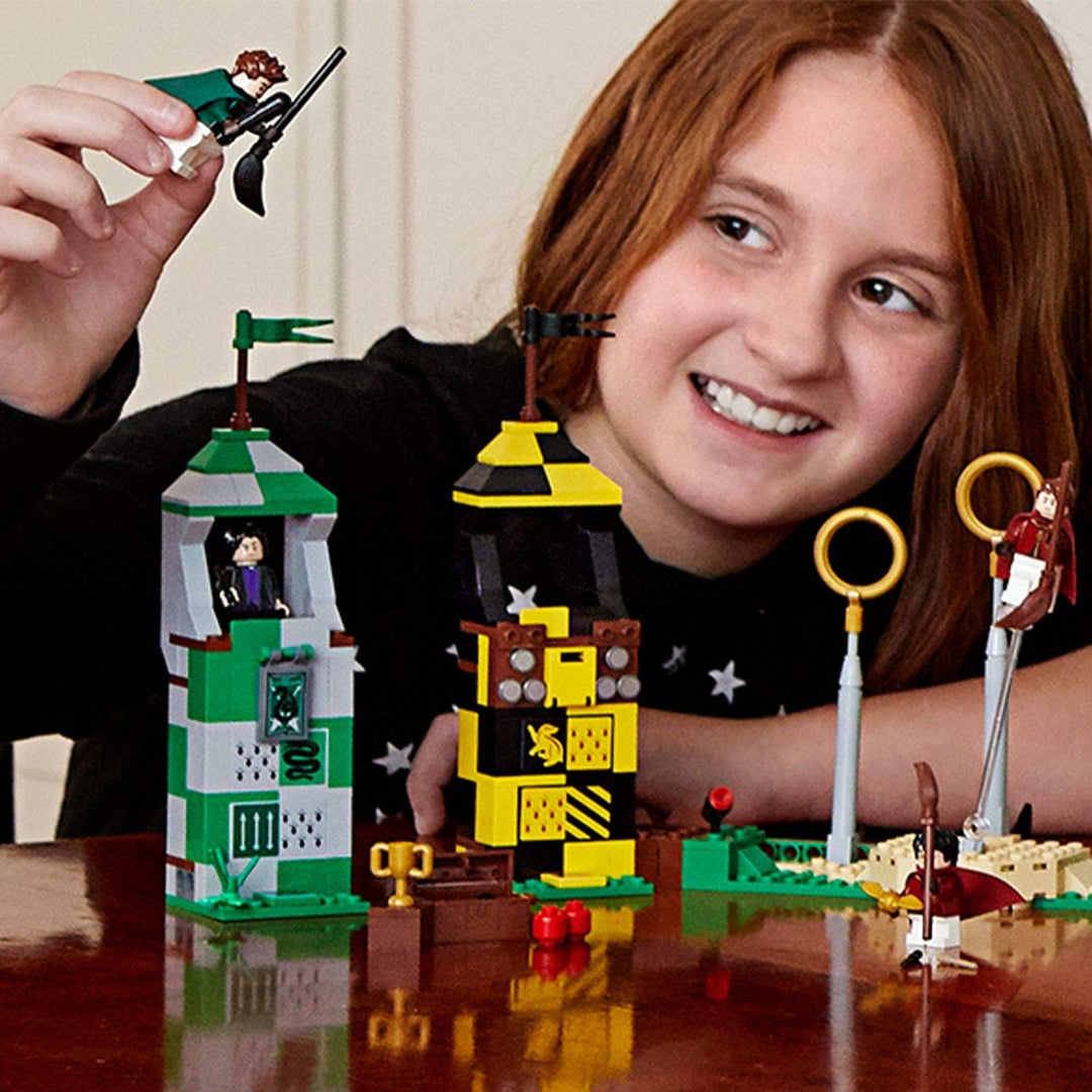 LEGO 75956 Harry Potter Quidditch Turnier Bauset, Gryffindor, Slytherin, Ravenclaw und Hufflepuff Tü