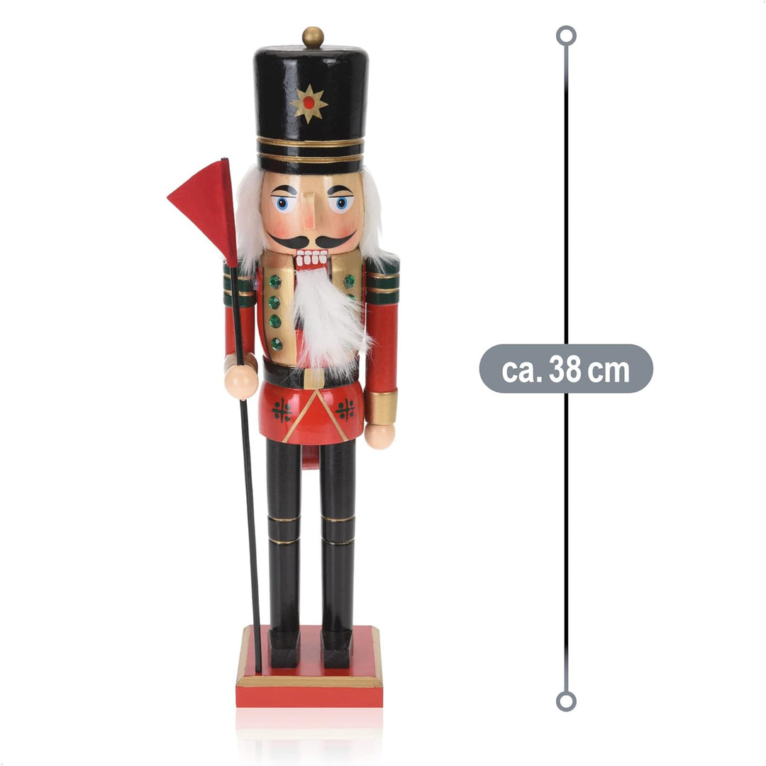 com-four® Dekofigur Nussknacker mit roter Fahne - Weihnachtsdeko in Form eines traditionellen Nusskn