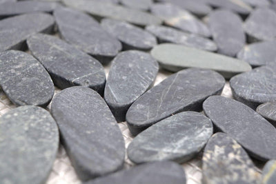 Mosaik Kiesel geschnitten grau schwarz Flusskiesel Steinkiesel Steinteppisch Flussstein Kieselmosaik