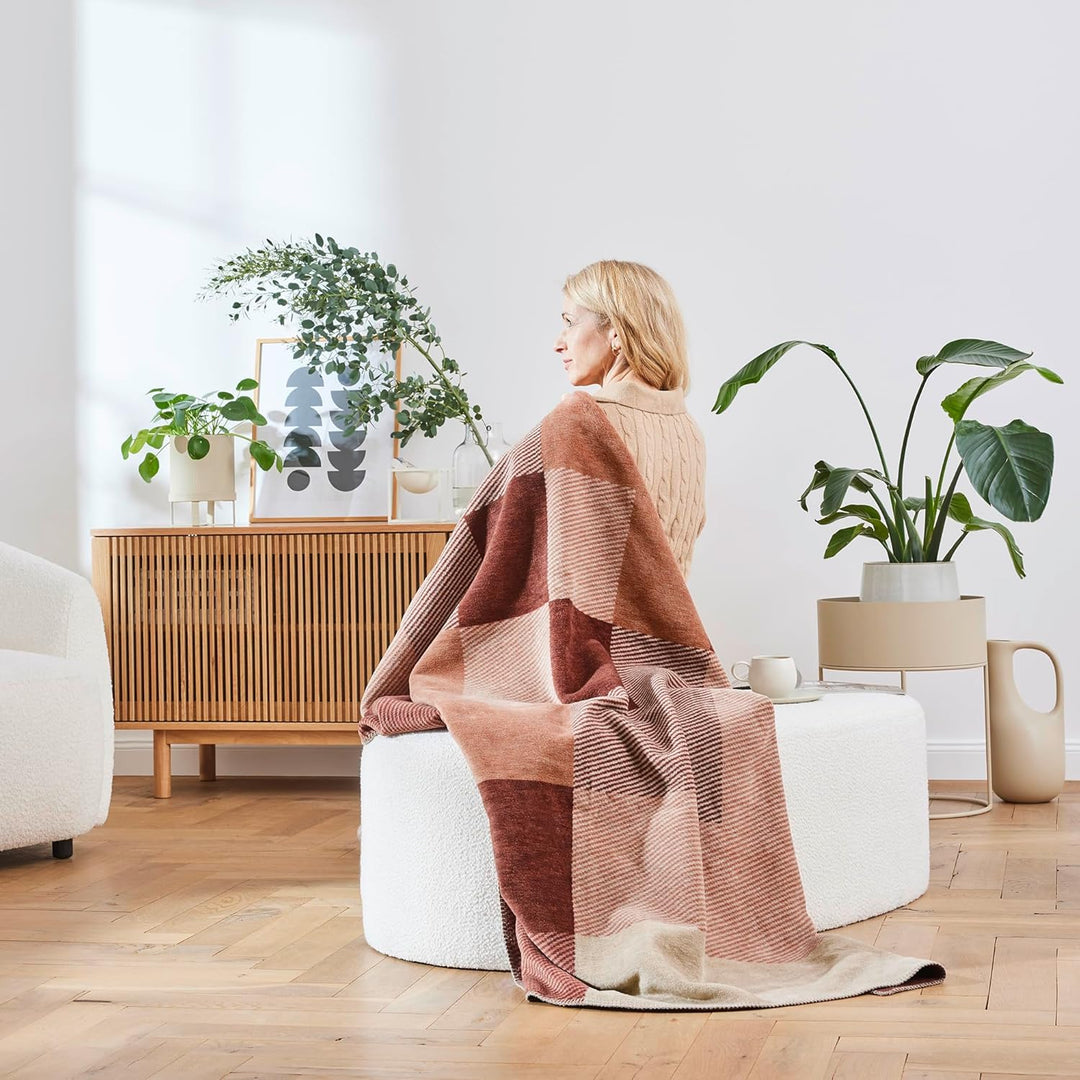 Ibena Sintra Decke 150x200 cm - Baumwollmix weich, warm & waschbar, Kuscheldecke braun Bordeauxrot -