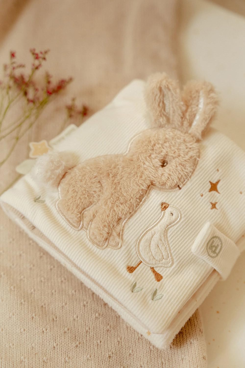 Little Dutch Fühlbuch Stoffbuch Babybuch aus weichem Stoff Aktivität, Entdecken und Knistern Hase we