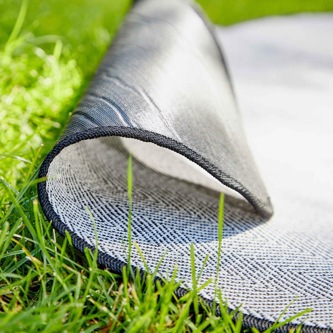 BUTLERS Picknickdecke 200x150 cm - Wanderlust - Campingdecke Outdoor im Fischgrat Design | Decke für