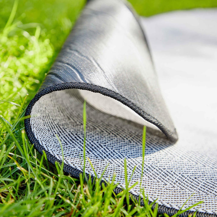BUTLERS Picknickdecke 200x150 cm - Wanderlust - Campingdecke Outdoor im Fischgrat Design | Decke für