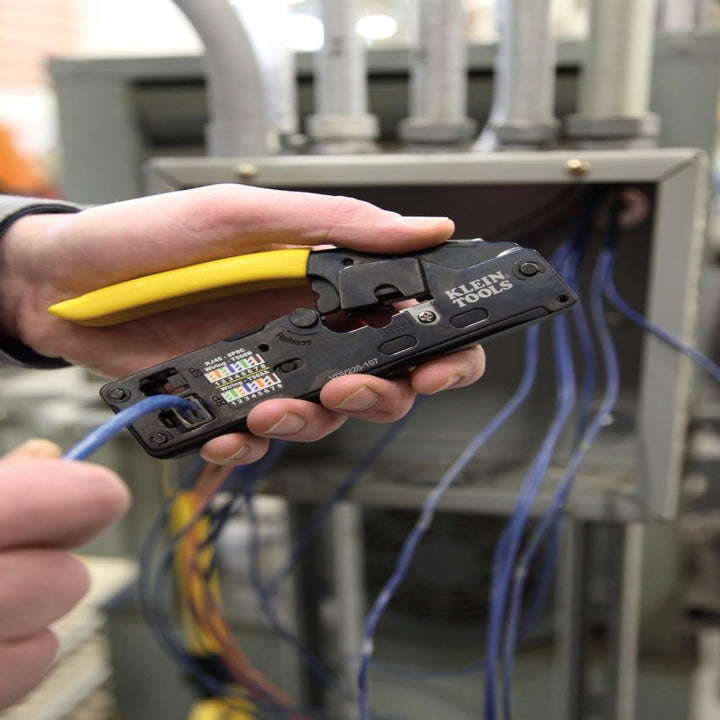 KLEIN TOOLS Datenkabel-Crimpwerkzeug/-Abisolierwerkzeug/Schneider mit Ratsche, Kompakt Vorbereitung