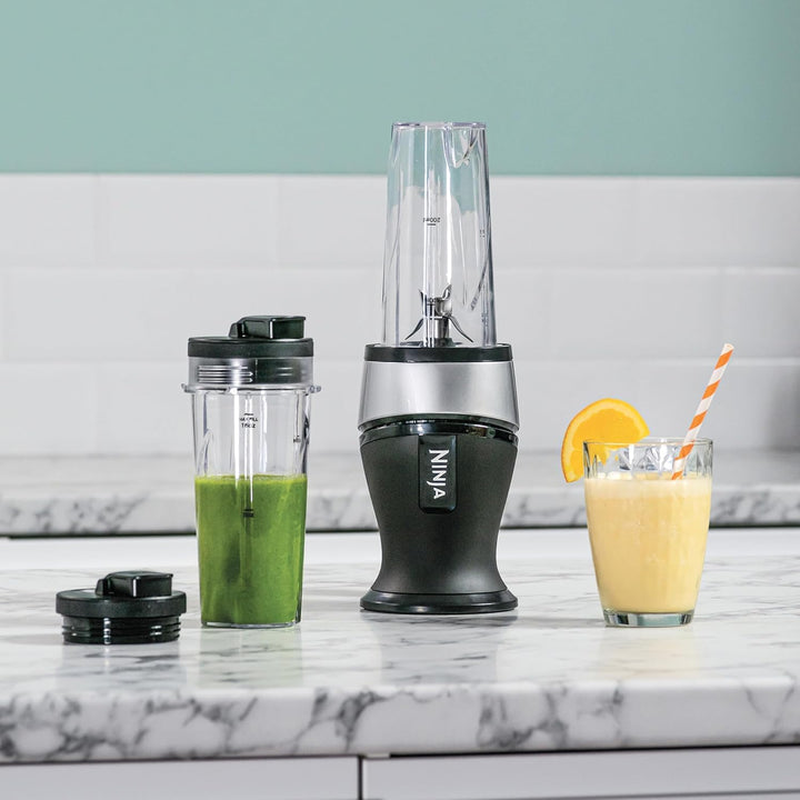 Ninja 700 W Slim Mixer & Smoothie Maker, 2 x 470 ml Becher mit Ausgiessdeckel, persönlicher Mixer, C